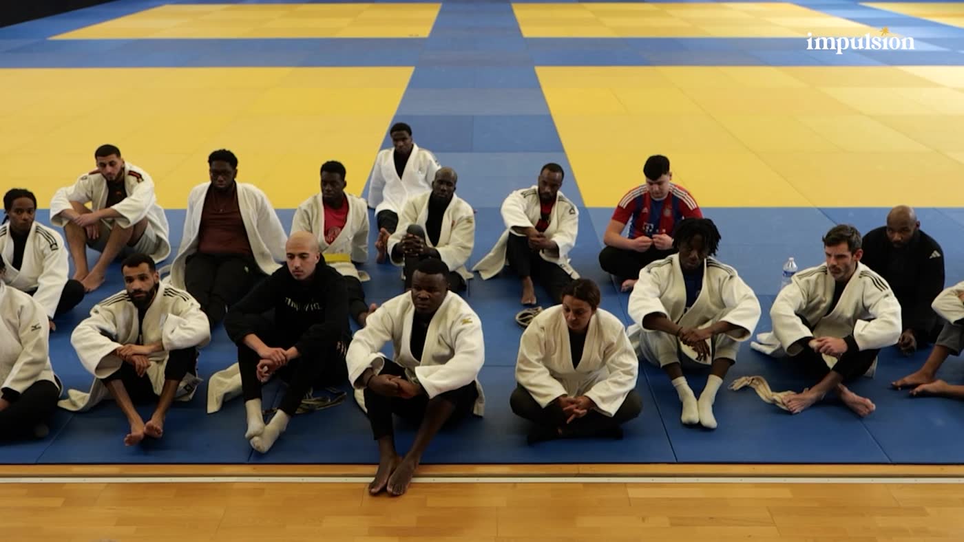 La promotion réunie sur le tatami, dans le dernier mouvement du film.