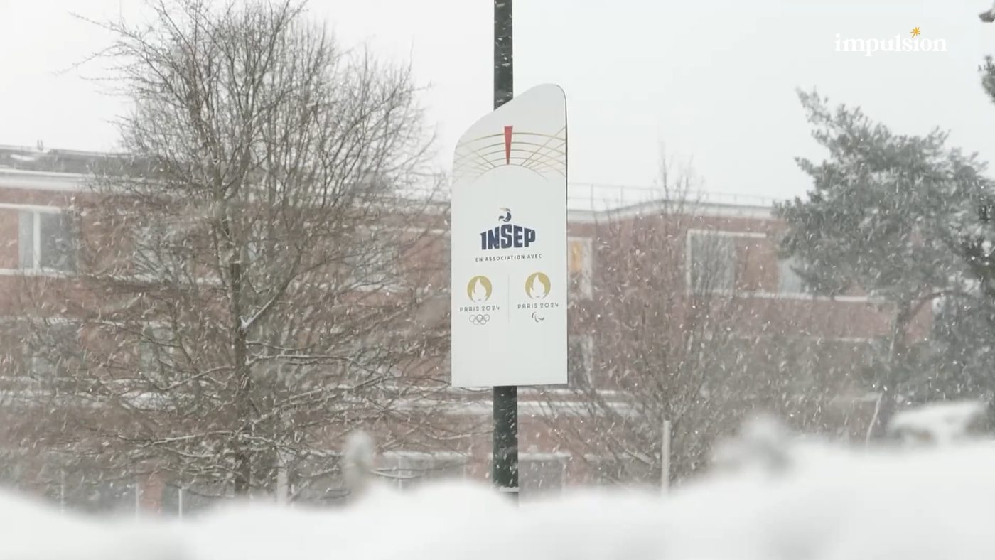 L'INSEP sous la neige. Le lieu est posé dès l'ouverture.
