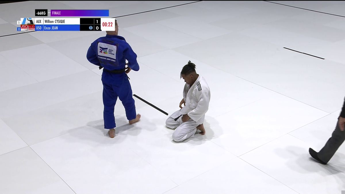 Cartouche judoka : nom, club, catégorie de poids.